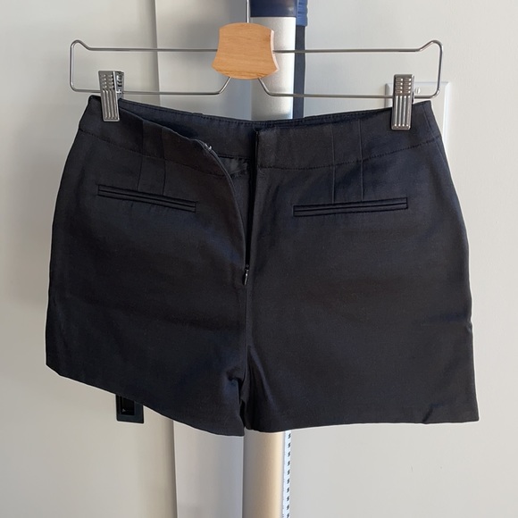 Black satin-type skort - Picture 2 of 4